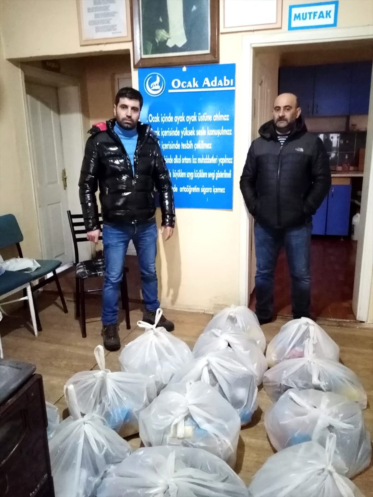 Ardahan ve Kars\'ta "Vefa Sosyal Destek Grubu" ihtiyaç sahiplerinin de hizmetine koşuyor