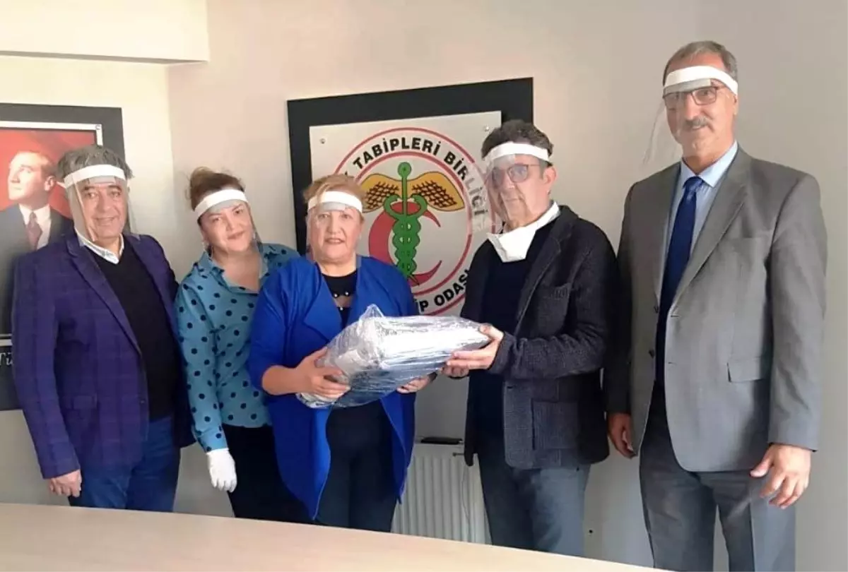 Aydın Tabip Odası\'ndan koruyucu siperlik yaptıran Kent Konseyi\'ne teşekkür