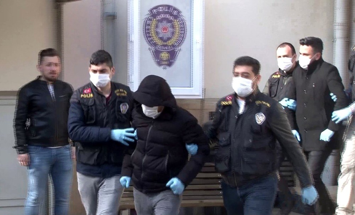 Büyükçekmece\'de Korona uyarısına rağmen parti düzenleyen gençler adliyeye sevk edildi