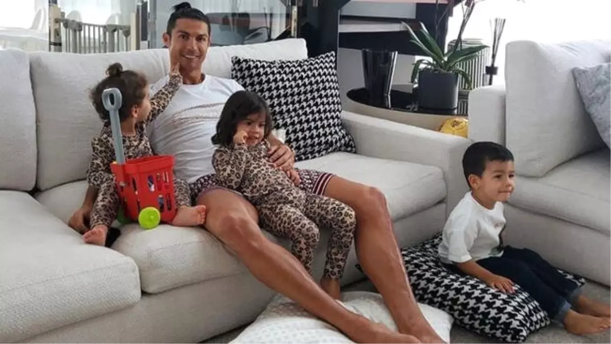 Cristiano Ronaldo\'dan \'Evde Kal\' paylaşımı