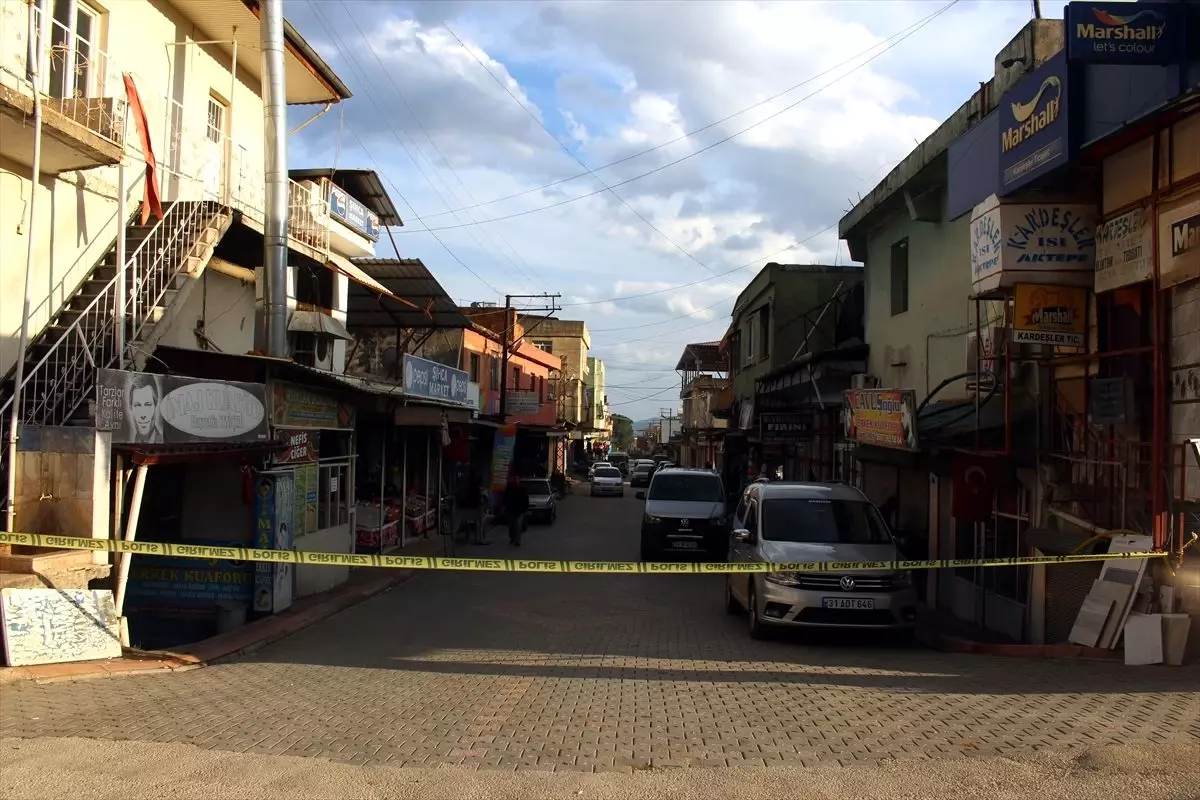 Hatay\'da Kovid-19 tedbirleri kapsamında bazı cadde ve bulvarlar araç ulaşımına kapatıldı