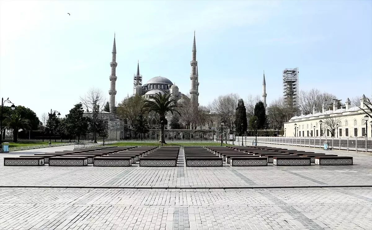 İstanbul sokaklarında koronavirüs sakinliği