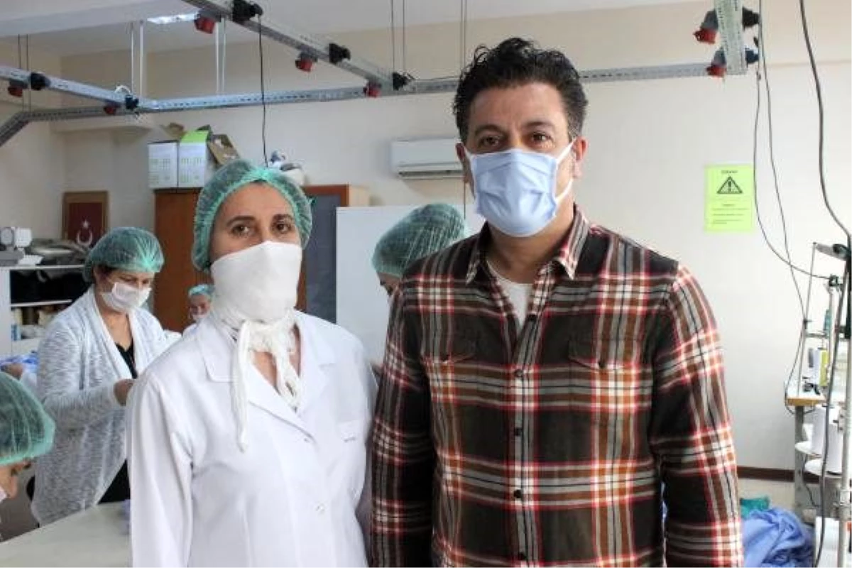 İzmir\'de usta öğreticiler, sağlık çalışanları için maske üretiyor
