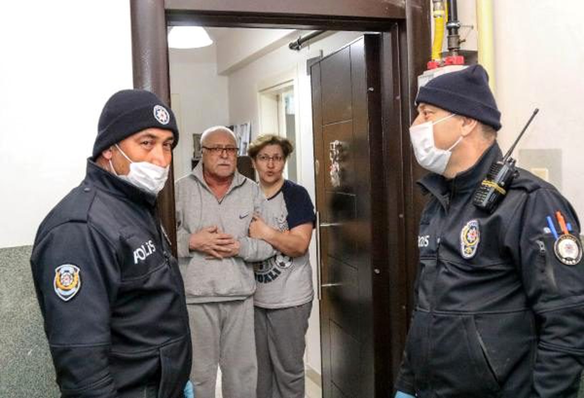Kanser hastasının biten oksijen tüpünü, polis değiştirdi