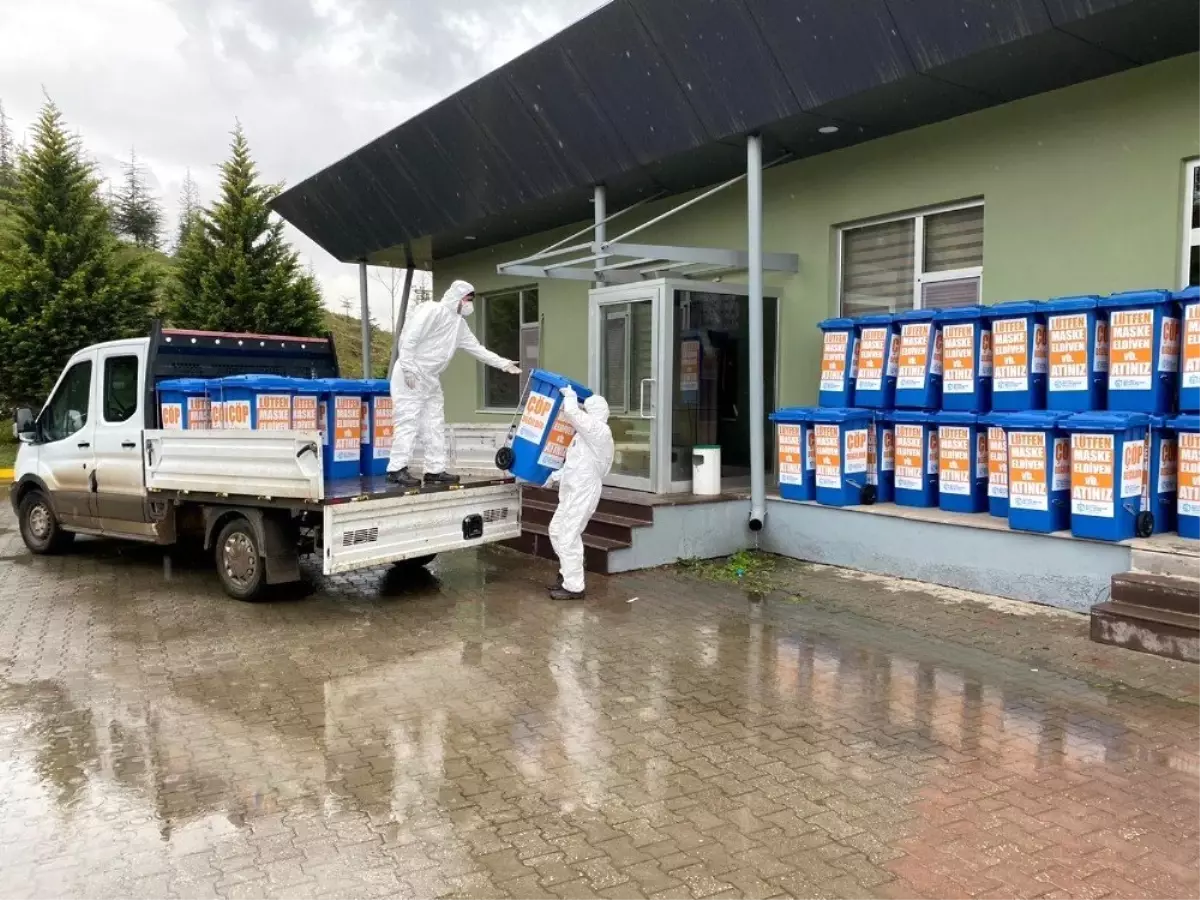 Kocaeli\'de atık eldiven ve maskeler için özel çöp kutuları üretildi