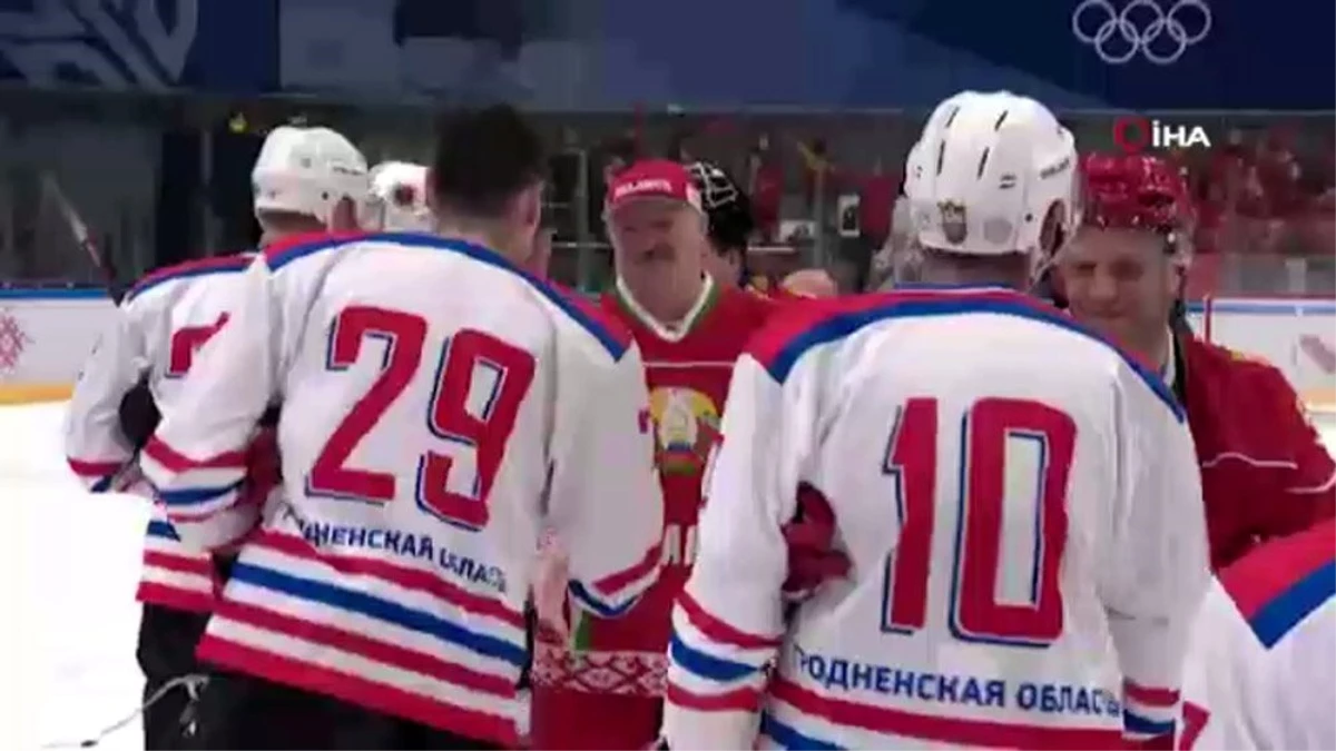 Lukaşenko, koronaya rağmen hokey maçına çıktı