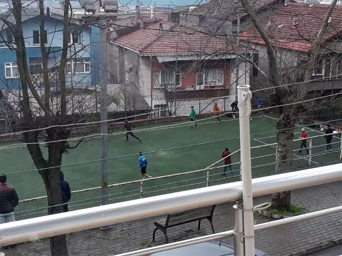 Mahalle maçı yapan grubu polis engelledi