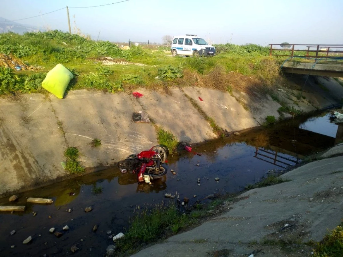 Manisa\'da motosiklet kanala uçtu: 1 ölü