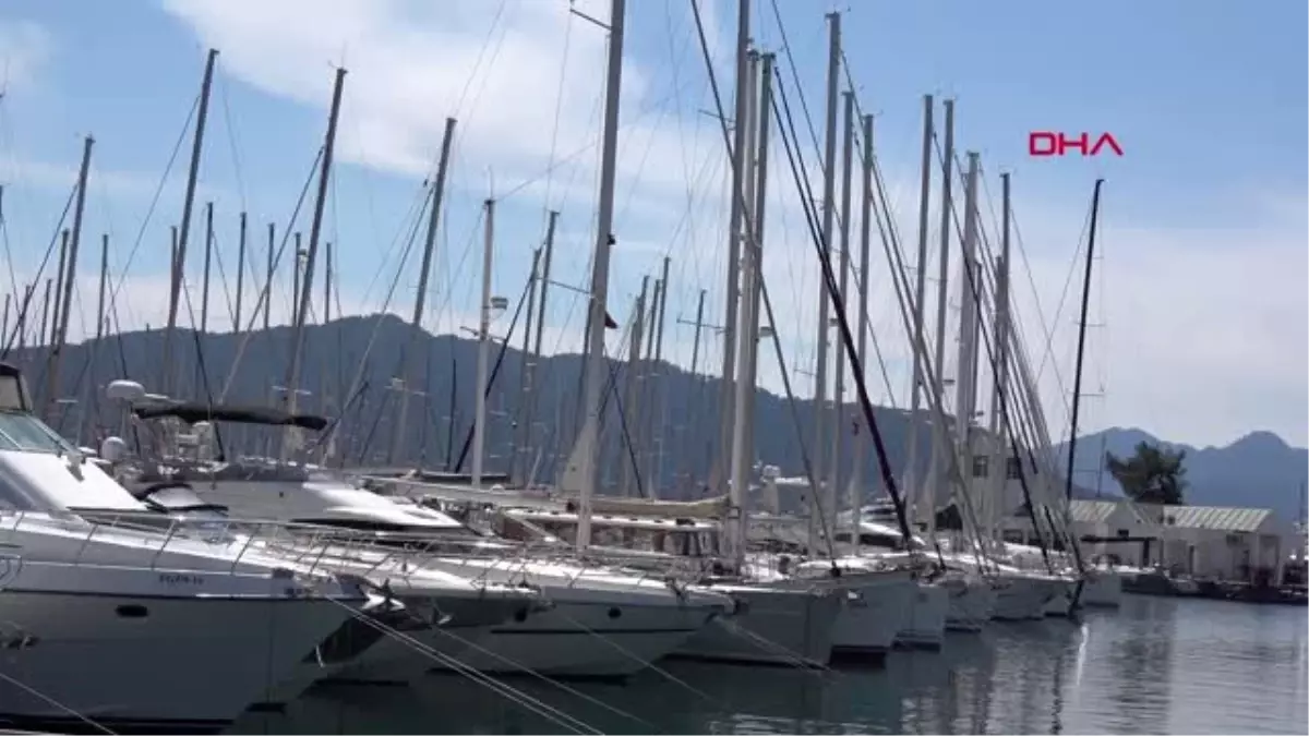 MUĞLA Marmaris\'te deniz tutkunları yatlarında izole yaşam sürüyor