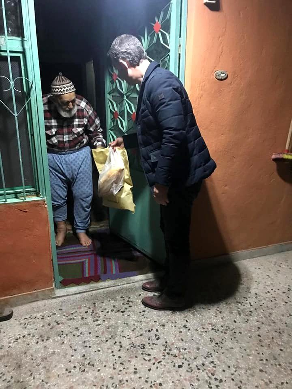 Muhtarlar 65 yaş üstü için Büyükşehirle sahada