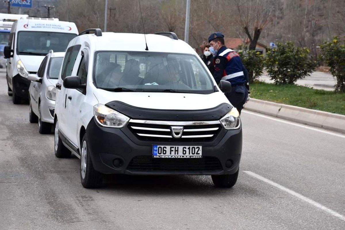 Nallıhan\'da araçlar dezenfekte ediliyor