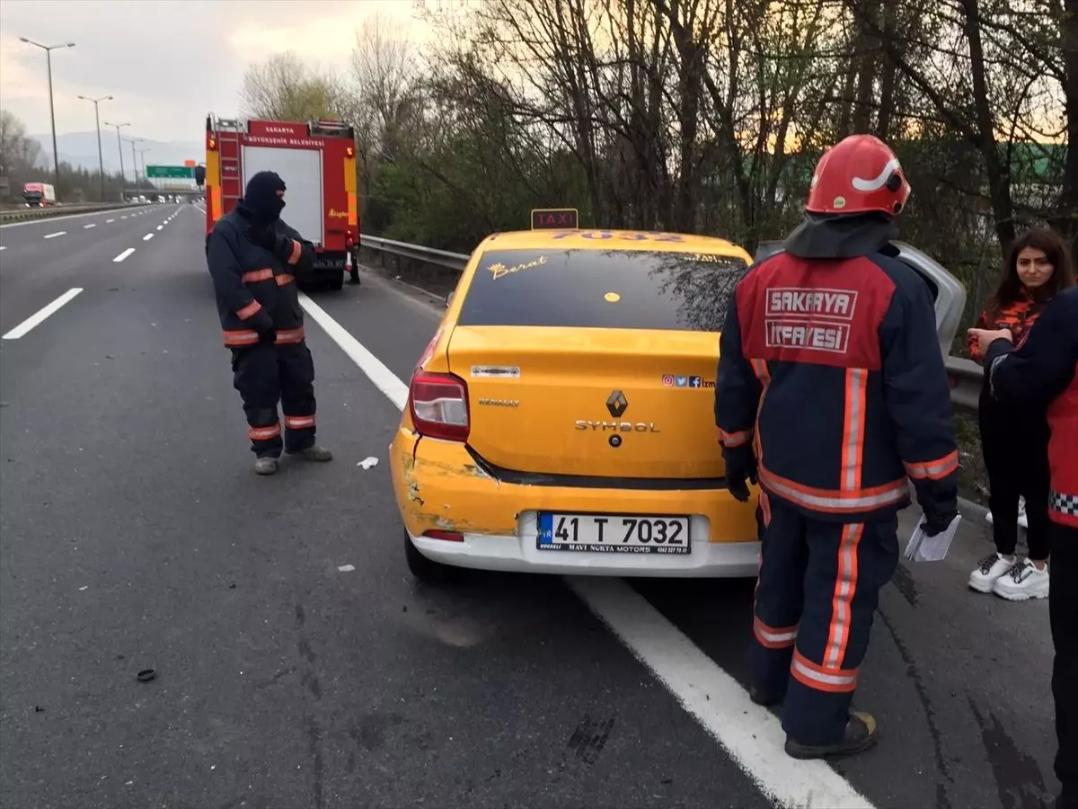 Sakarya\'da iki ayrı trafik kazasında 6 kişi yaralandı