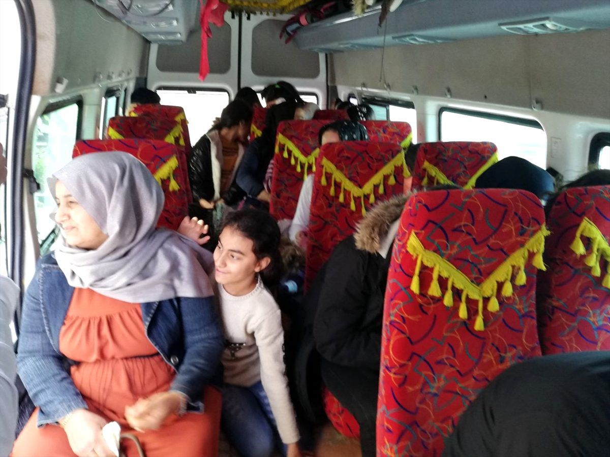 Sakarya\'da seyahat kısıtlamasına uymayan yolcular İstanbul\'a geri gönderildi