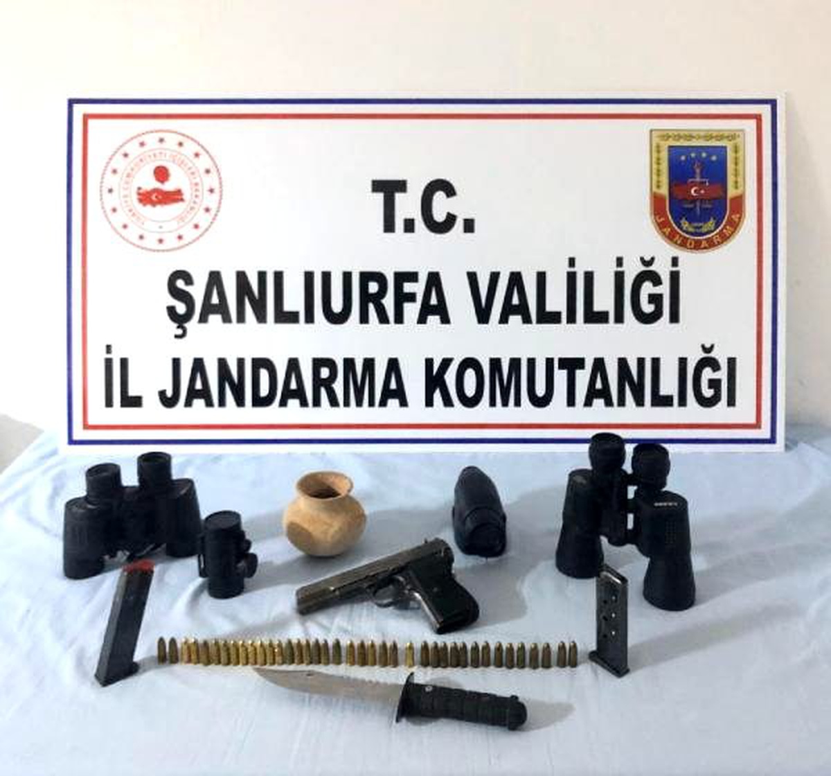 Şanlıurfa\'da tarihi eser ve silah ele geçirildi