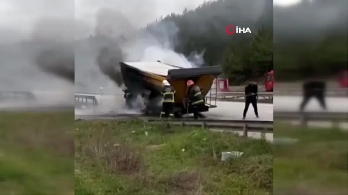 Seyir halindeki kamyon damperinin lastikleri yandı