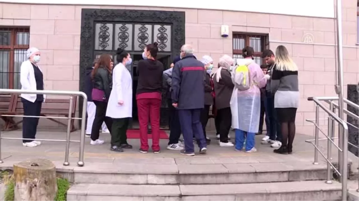 Tarihi dispanserin çalışanları maaşlarının ödenmesini talep ediyor