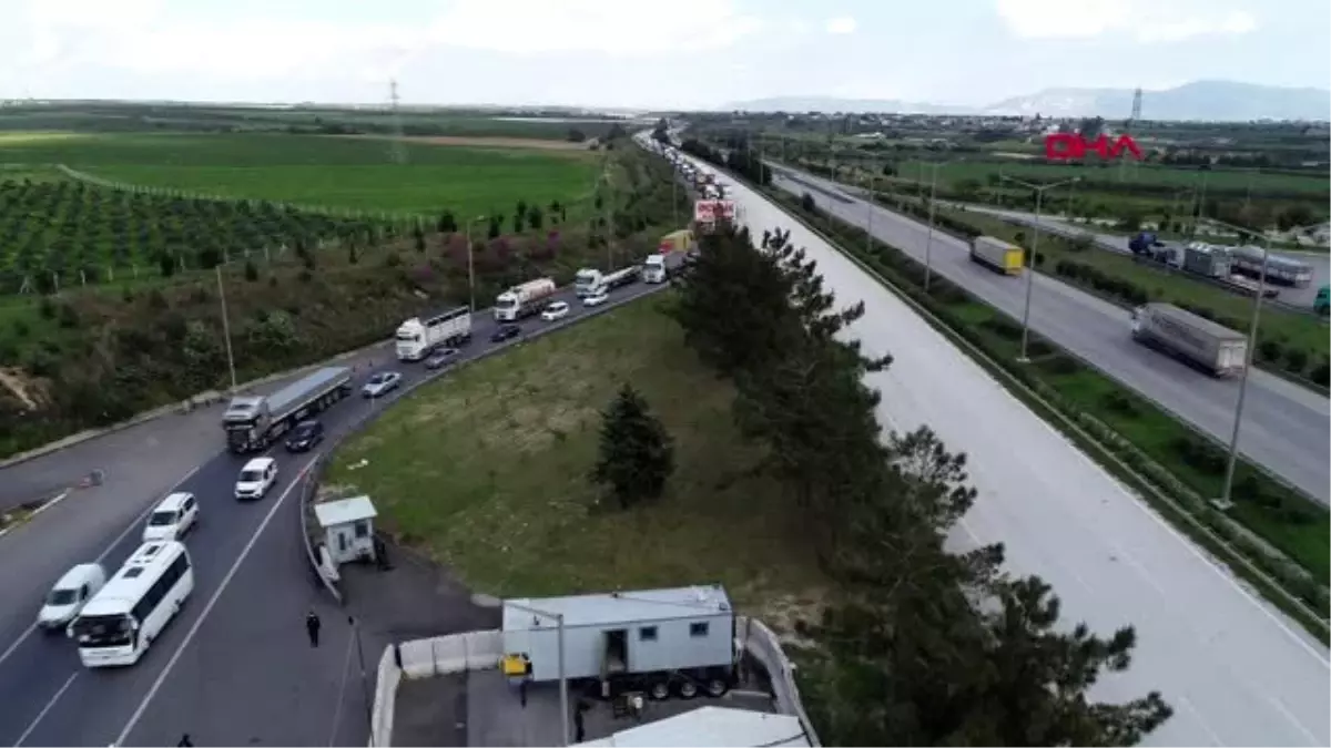 Adana\'da polis, otoyolda koronavirüs denetimi yaptı