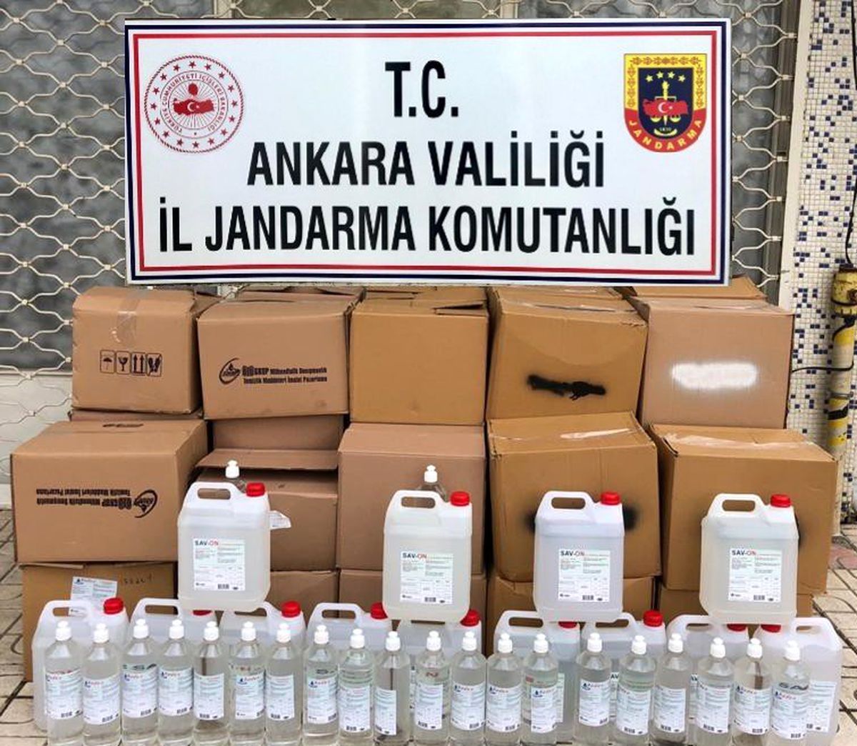 Ankara\'da 657 litre kaçak dezenfektan ele geçirildi