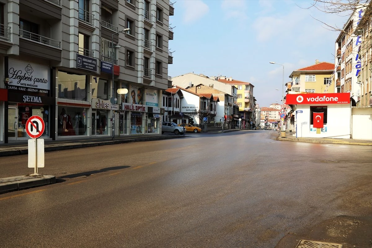 Ankara\'nın Çubuk ilçesinde vatandaşlar "evde kal" çağrısına uydu
