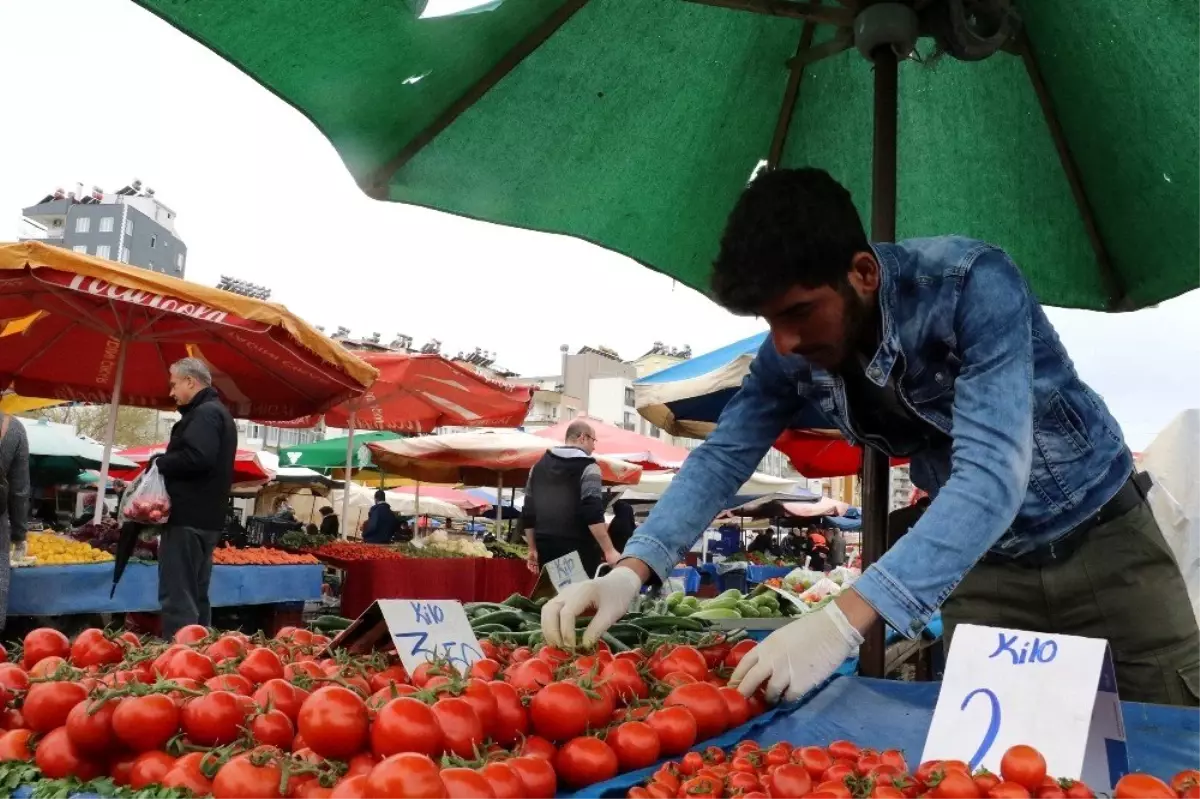 Antalya\'daki pazarlarda tek/çift numara tezgah uygulamasına pazarcı esnafından destek