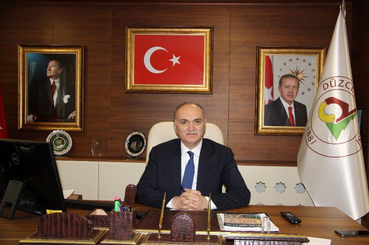 Başkan Özlü Milli Dayanışma Kampanyasına maaşını bağışladı