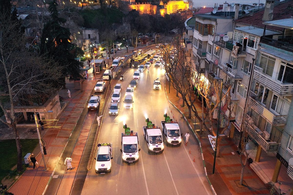 Bursa\'da Kovid-19\'a karşı dezenfeksiyon işlemleri sürüyor