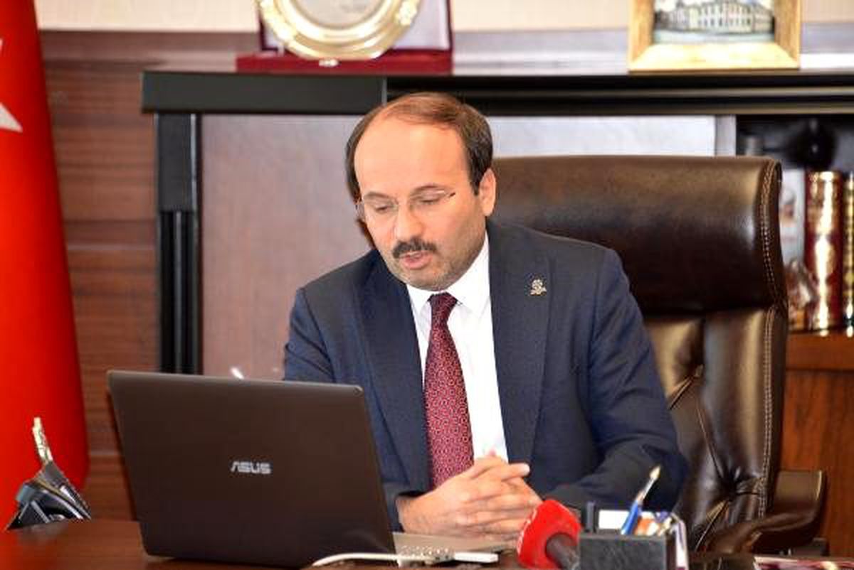 ETÜ Rektörü Çakmak, 4 bin 500 öğrenciyle online söyleşi yaptı