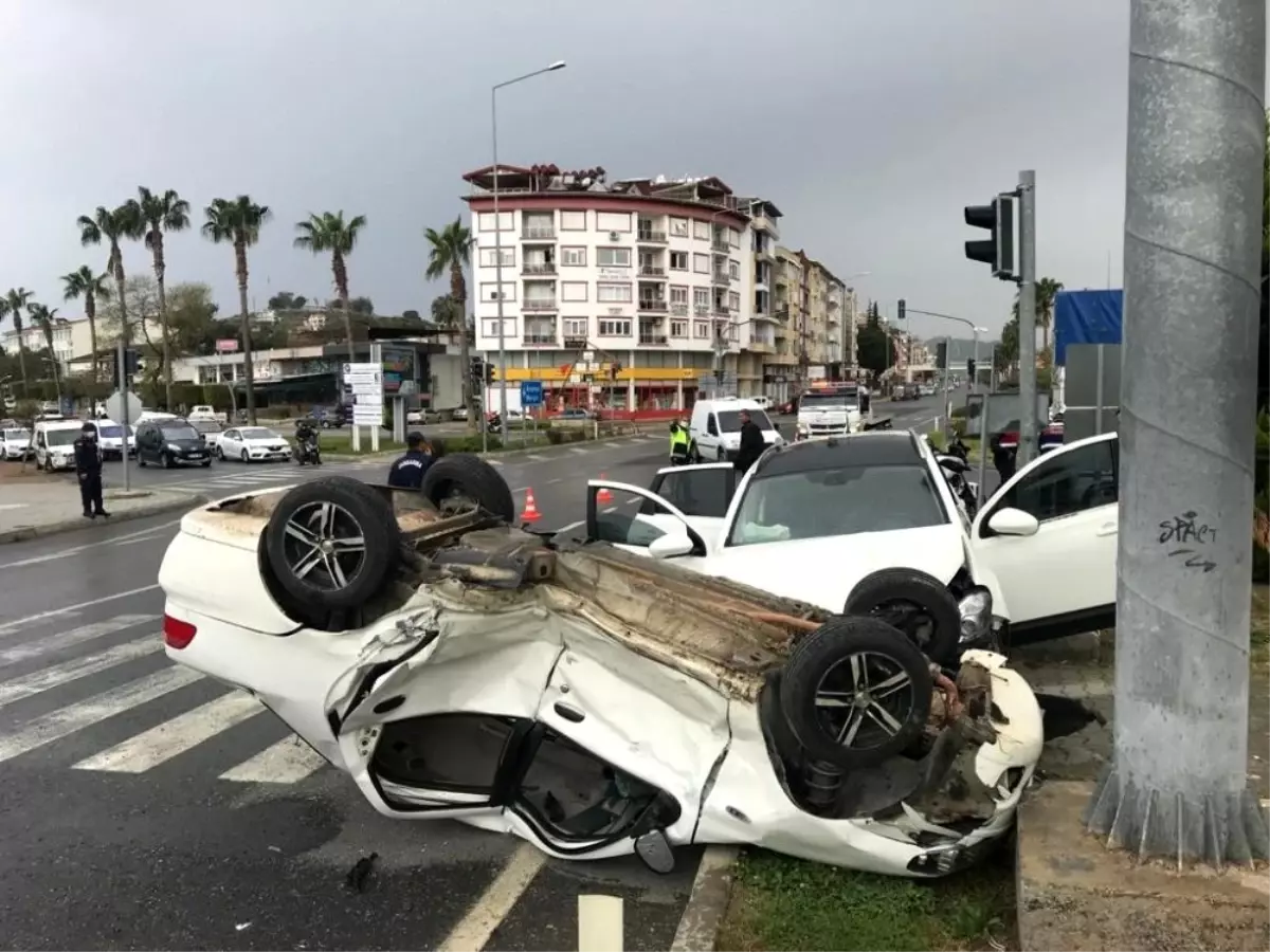 Göreve giden polisler kaza yaptı: 3 yaralı