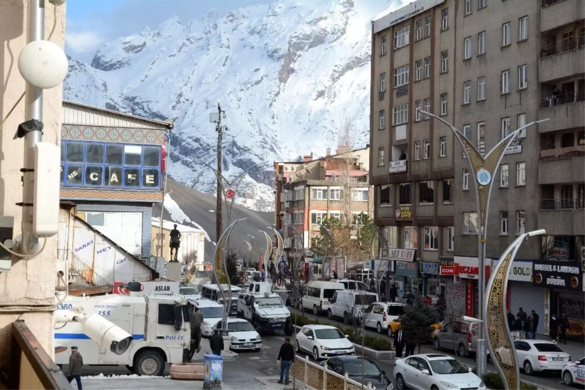 Hakkari polisinden \'evde kalın\' anonsu