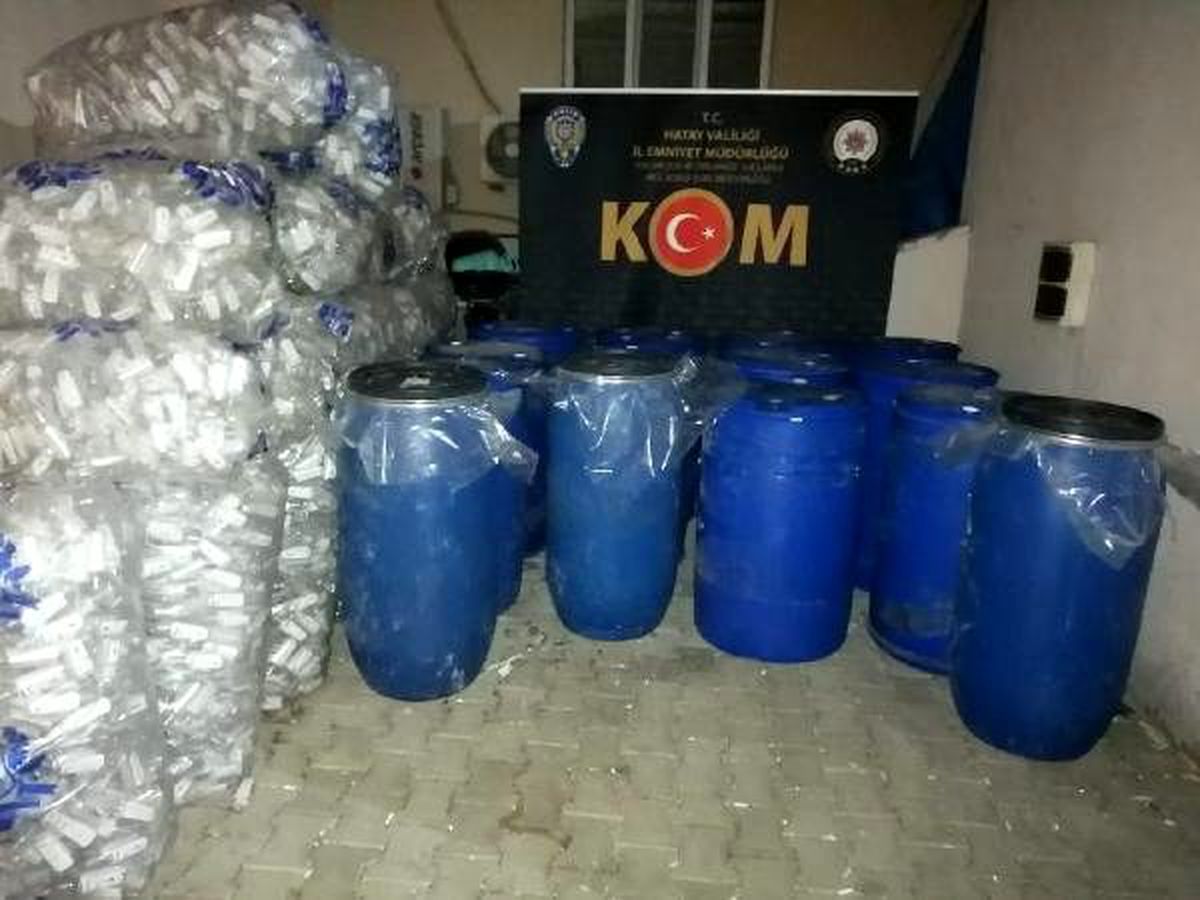 Hatay\'da kaçak dezenfektan üretilen iş yerine baskın