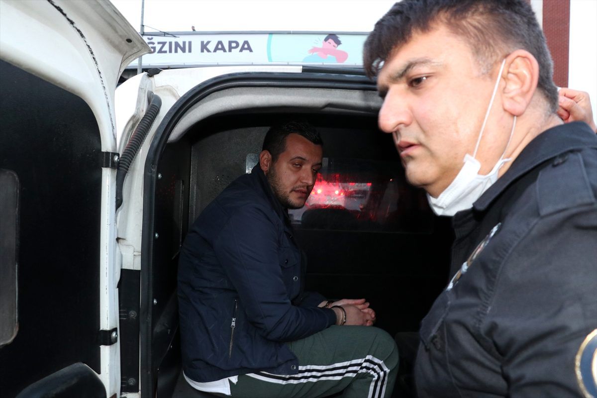 İzmir\'de ambulans kaçıran şüpheli kovalamaca sonucu yakalandı