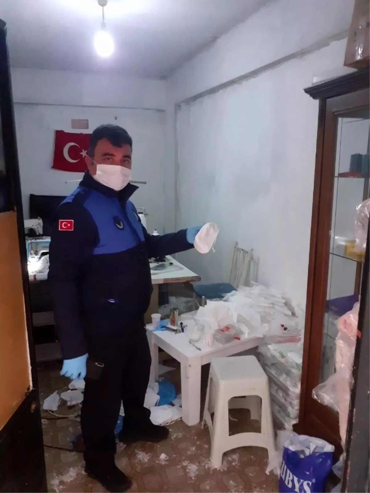 Kaçak maske üretimi yapan işyeri mühürlendi