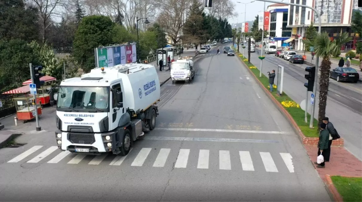 Kdz. Ereğli\'de yollar ilaçlı su ile yıkanıyor