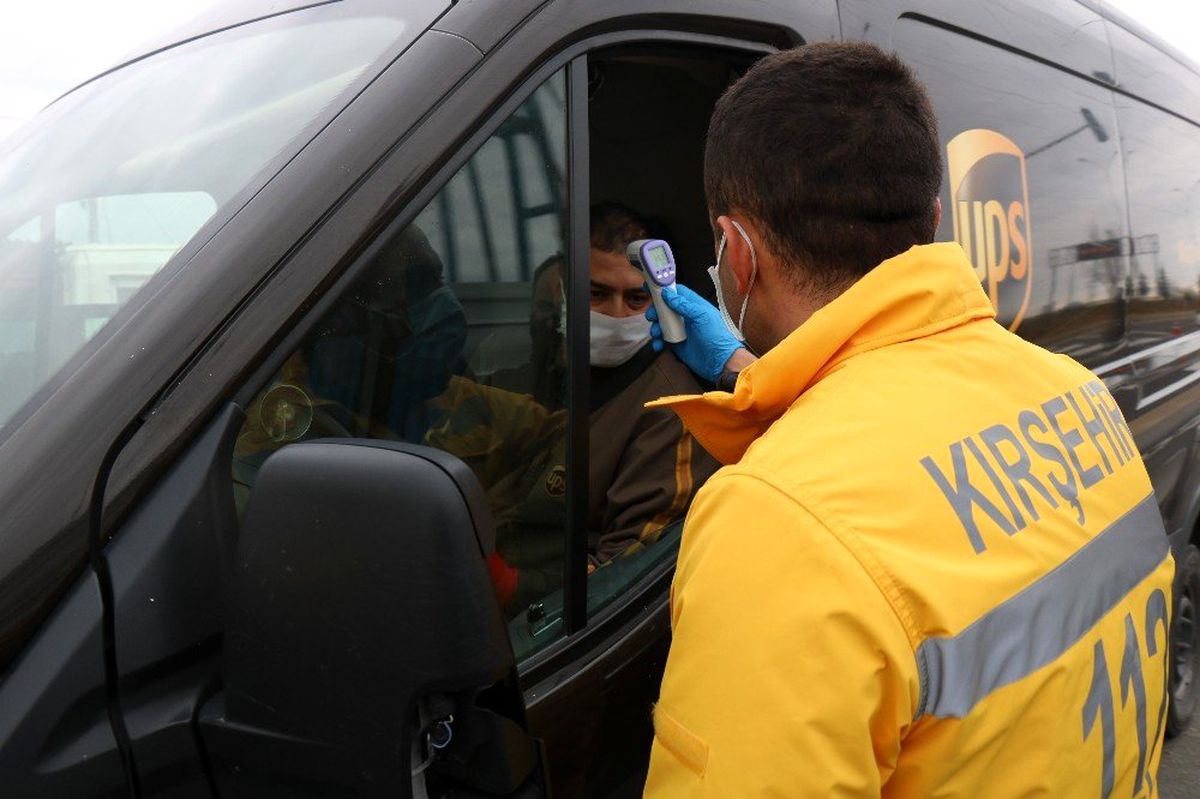 Kırşehir\'de polis, jandarma ve sağlık ekipleri Covid-19 denetimi yaptı
