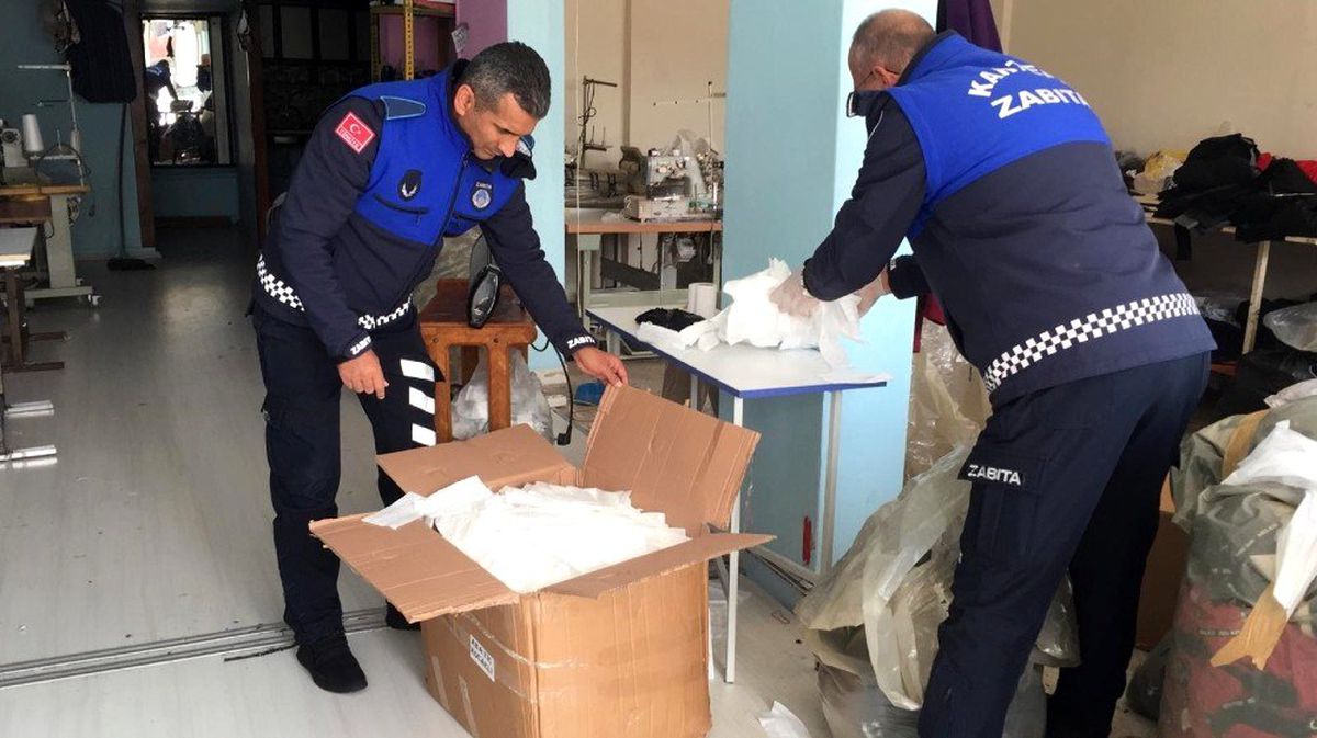 Kocaeli\'de 11 bin adet kaçak maske ele geçirildi