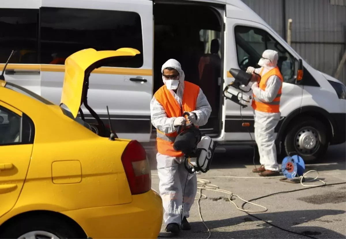 (Özel) Semt pazarı taksi ve servis araçları için dezenfekte istasyonuna dönüştürüldü