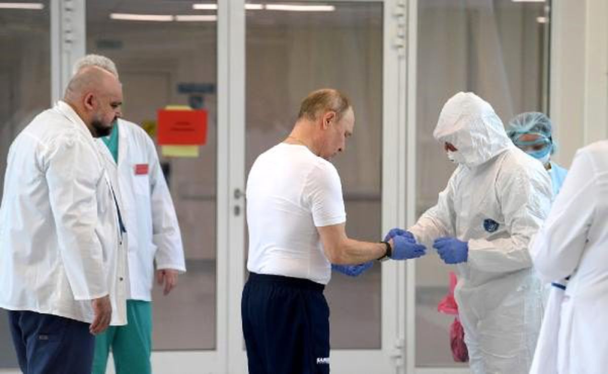 Putin ile görüşen başhekim koronavirüse yakalandı