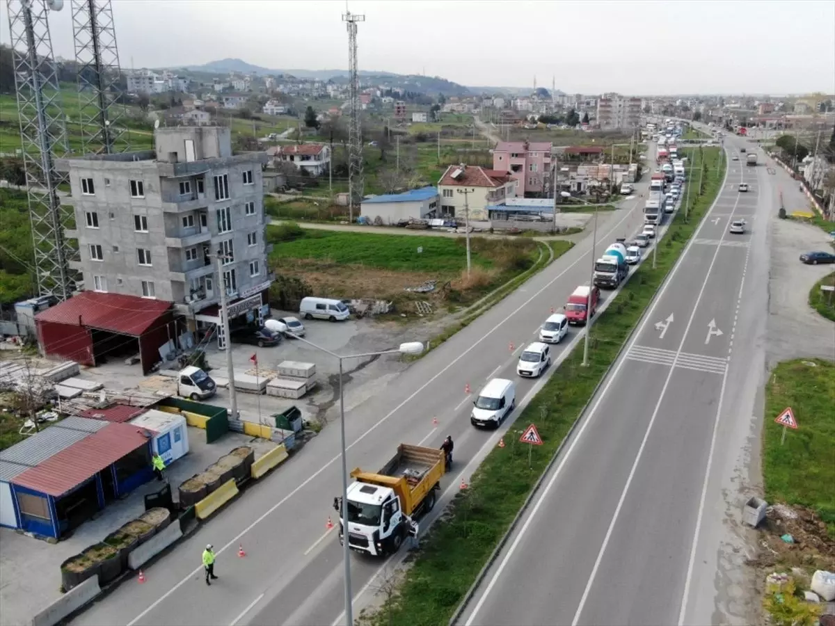 Samsun girişinde uzun araç kuyruğu oluştu