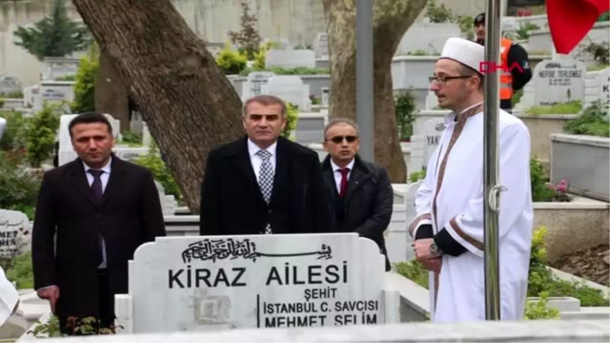 ŞEHİT SAVCI MEHMET SELİM KİRAZ\'IN MAKAM ODASI VE KABRİ ZİYARET EDİLDİ