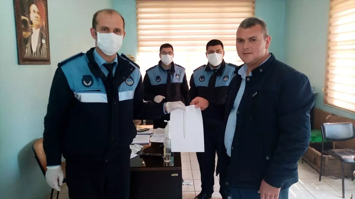 Tekirdağ\'da ambulans şoförü pazarda bulduğu altın kolyeyi zabıtaya teslim etti