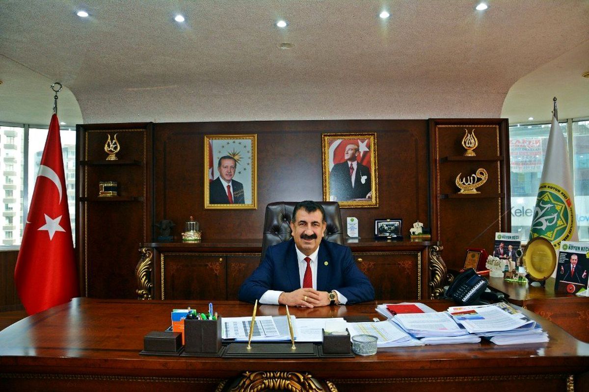 TÜDKİYEB Genel Başkanı Nihat Çelik, "Biz Bize Yeteriz Türkiye\'m" kampanyasına 3 aylık maaşı ile...