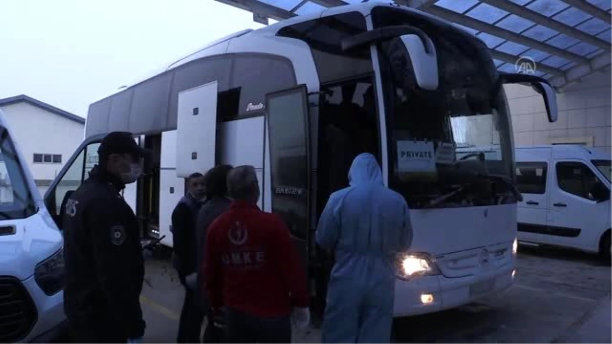 Ankara\'daki karantina sonrası Erzurum\'a dönen umreciler AFAD ekiplerince evlerine bırakıldı