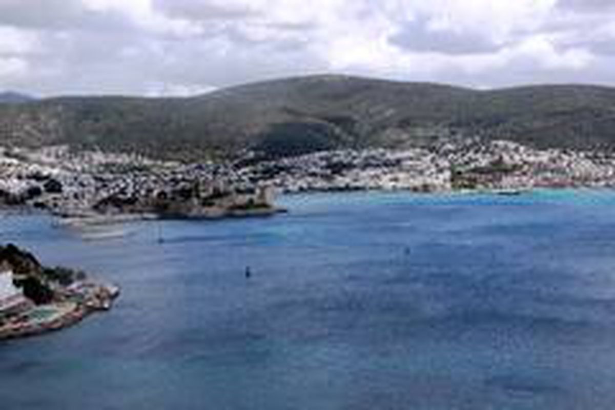 Bodrum\'un boş sahilleri, sokaklar havadan görüntülendi