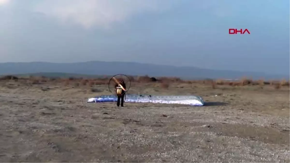 EDİRNE PARAMOTORLA GÖKYÜZÜNDE \'EVDE KAL TÜRKİYE\' PANKARTI AÇTI