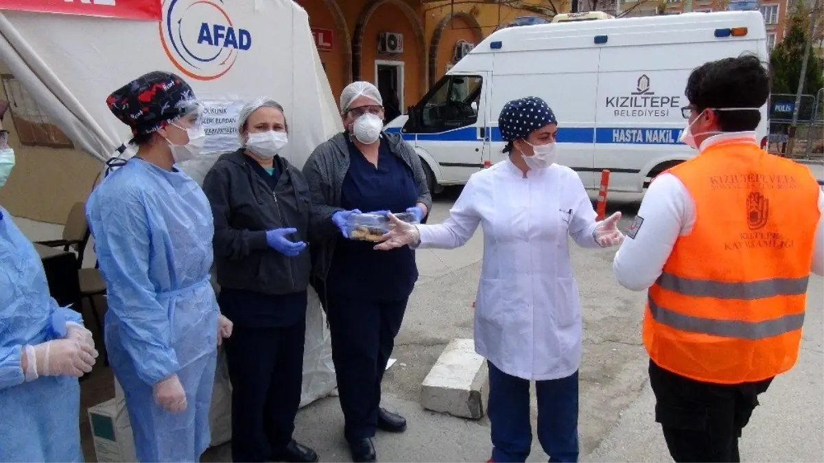 Gönül Elçileri sağlık çalışanlarını unutmadı