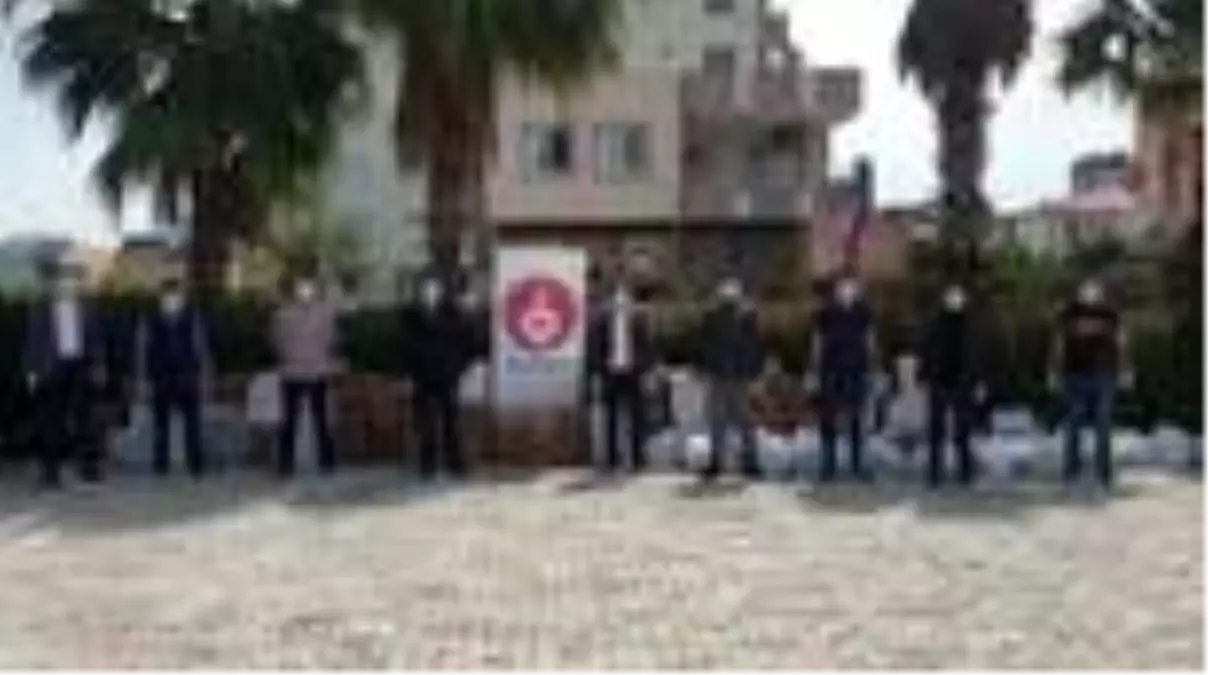 Kadirli\'de yaşlılara ve ihtiyaç sahibi ailelere gıda yardımı