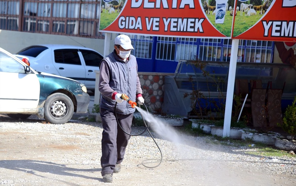 Kırşehir\'de halkın yoğun kullandığı alanlar dezenfekte edildi