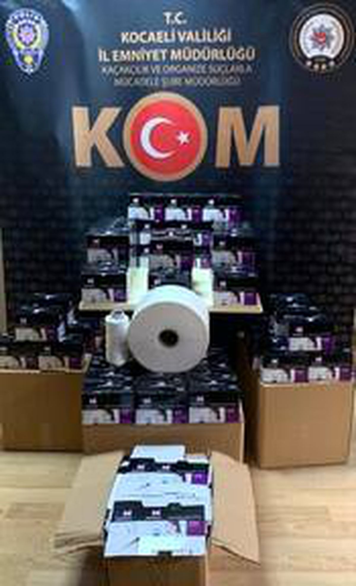 Kocaeli\'de kaçak üretilen 9 bin 400 maske ele geçirildi