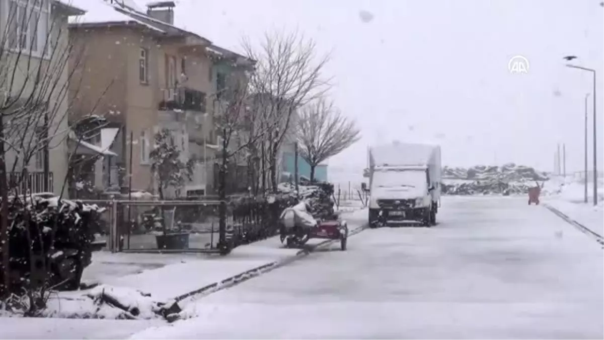 Ovacık kar yağışıyla beyaza büründü