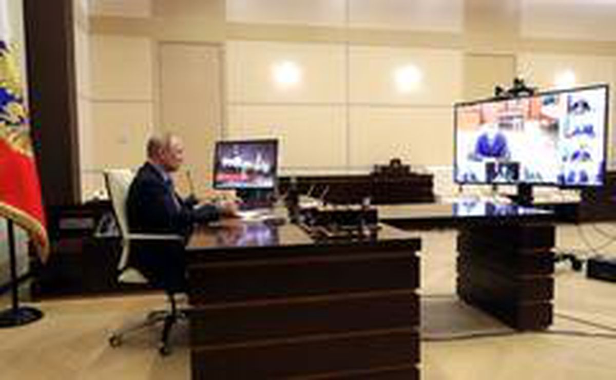 Putin, korona virüs riski nedeniyle uzaktan çalışıyor